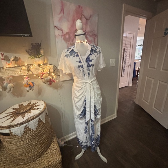 Brand new never worn blue and white cotton button down dress with tie - Picture 2 of 4